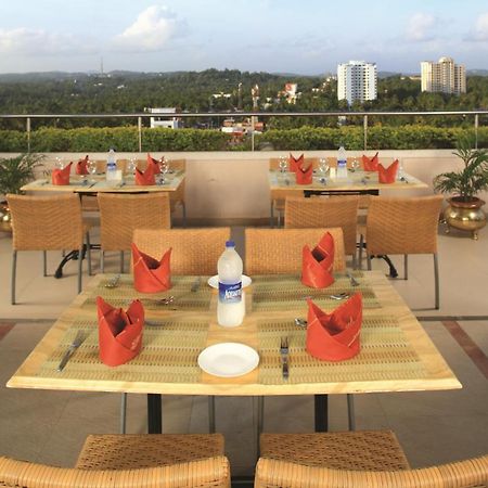 Windsor Rajadhani Hotel Thiruvananthapuram Extérieur photo