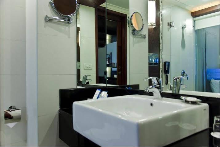 Windsor Rajadhani Hotel Thiruvananthapuram Extérieur photo