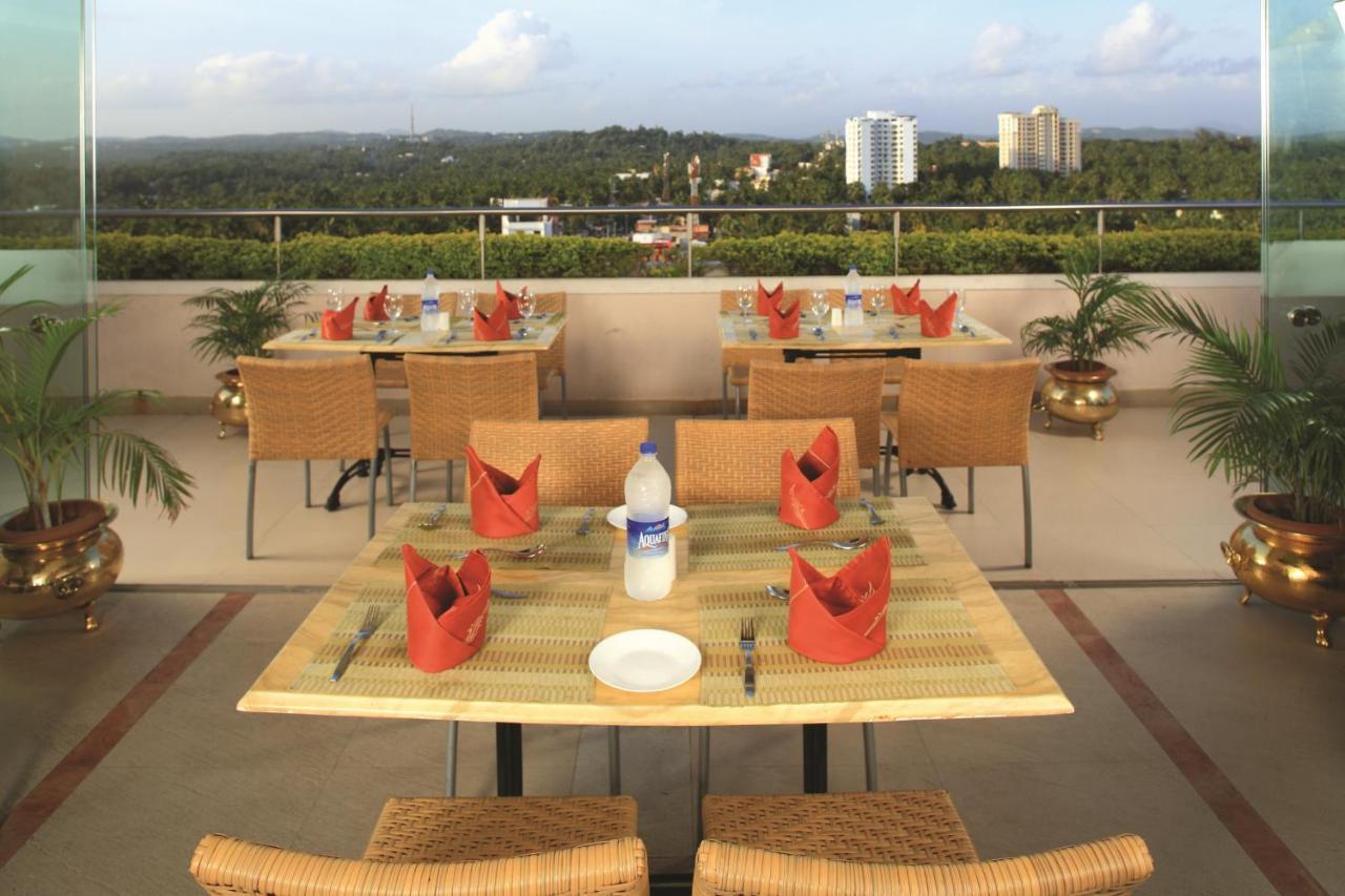 Windsor Rajadhani Hotel Thiruvananthapuram Extérieur photo