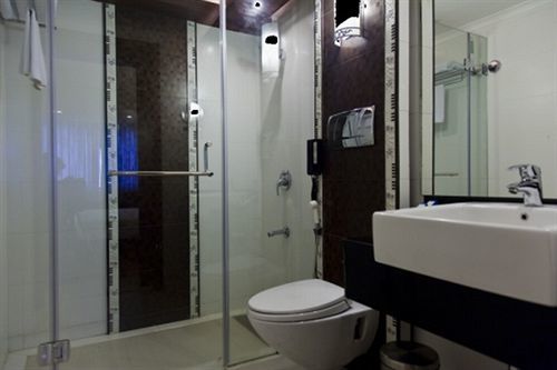 Windsor Rajadhani Hotel Thiruvananthapuram Extérieur photo