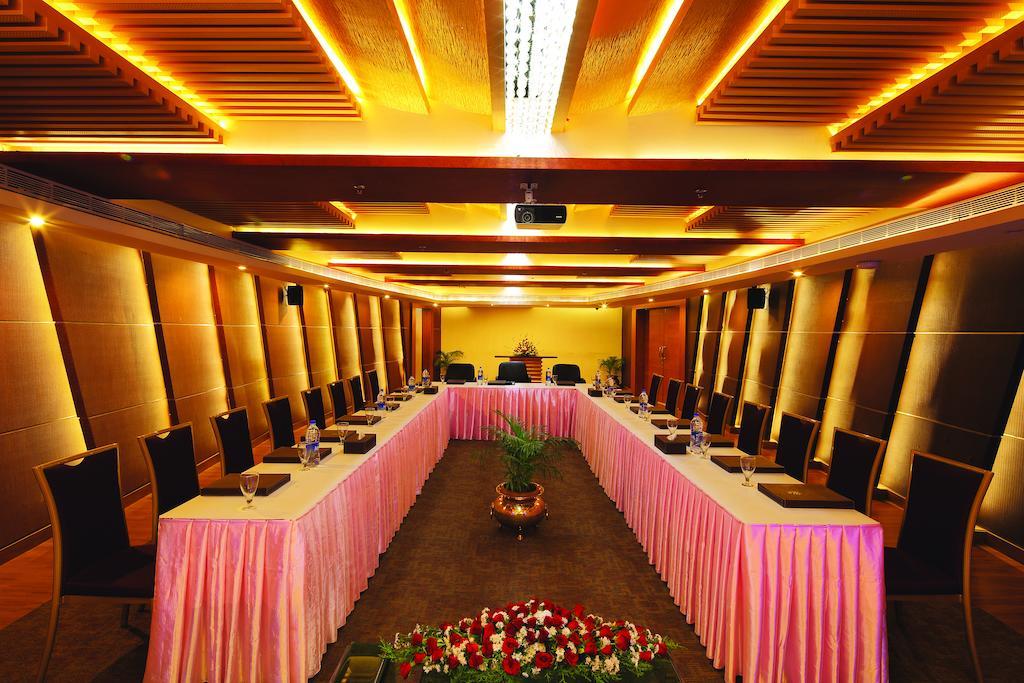 Windsor Rajadhani Hotel Thiruvananthapuram Extérieur photo