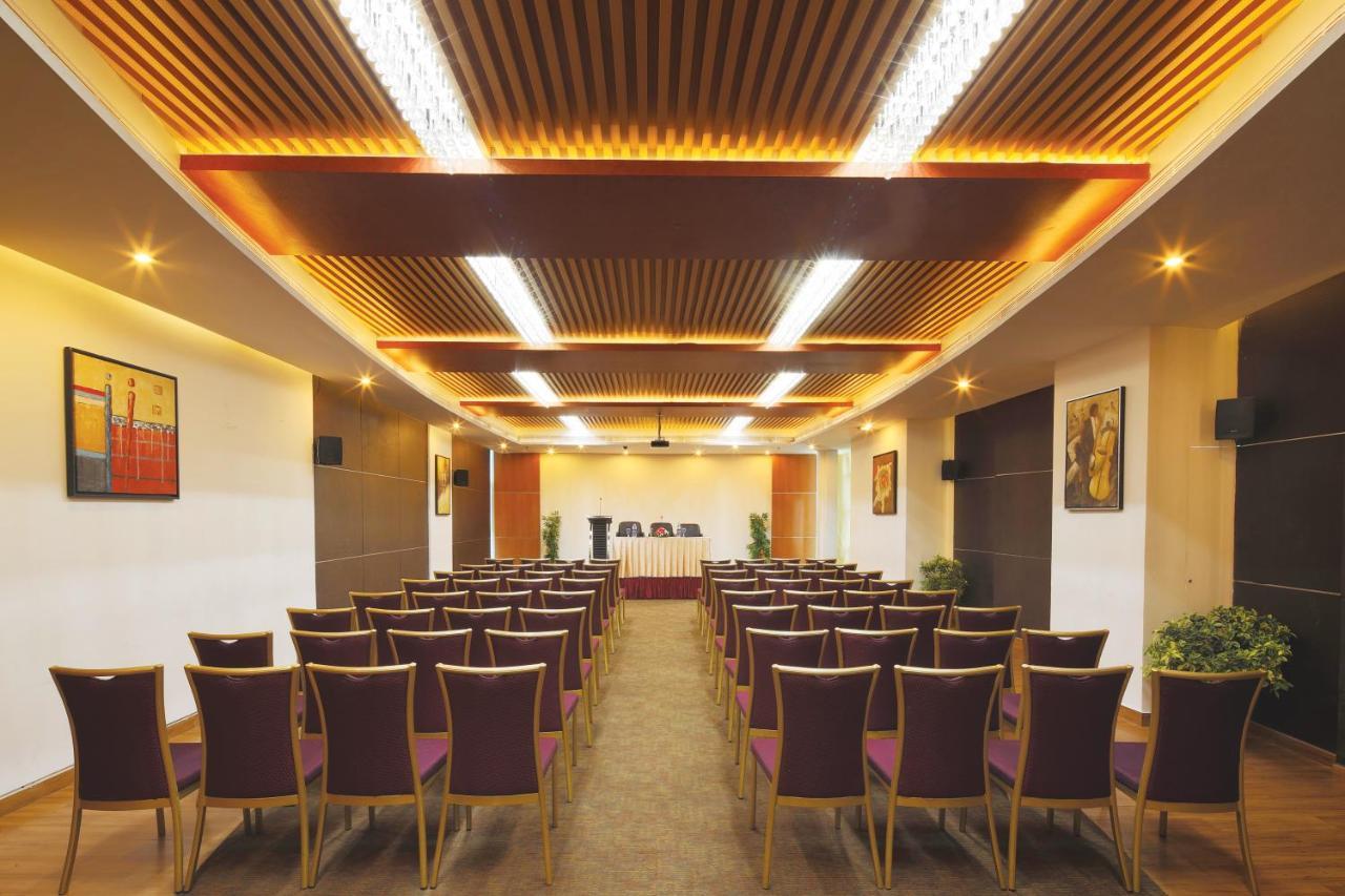 Windsor Rajadhani Hotel Thiruvananthapuram Extérieur photo