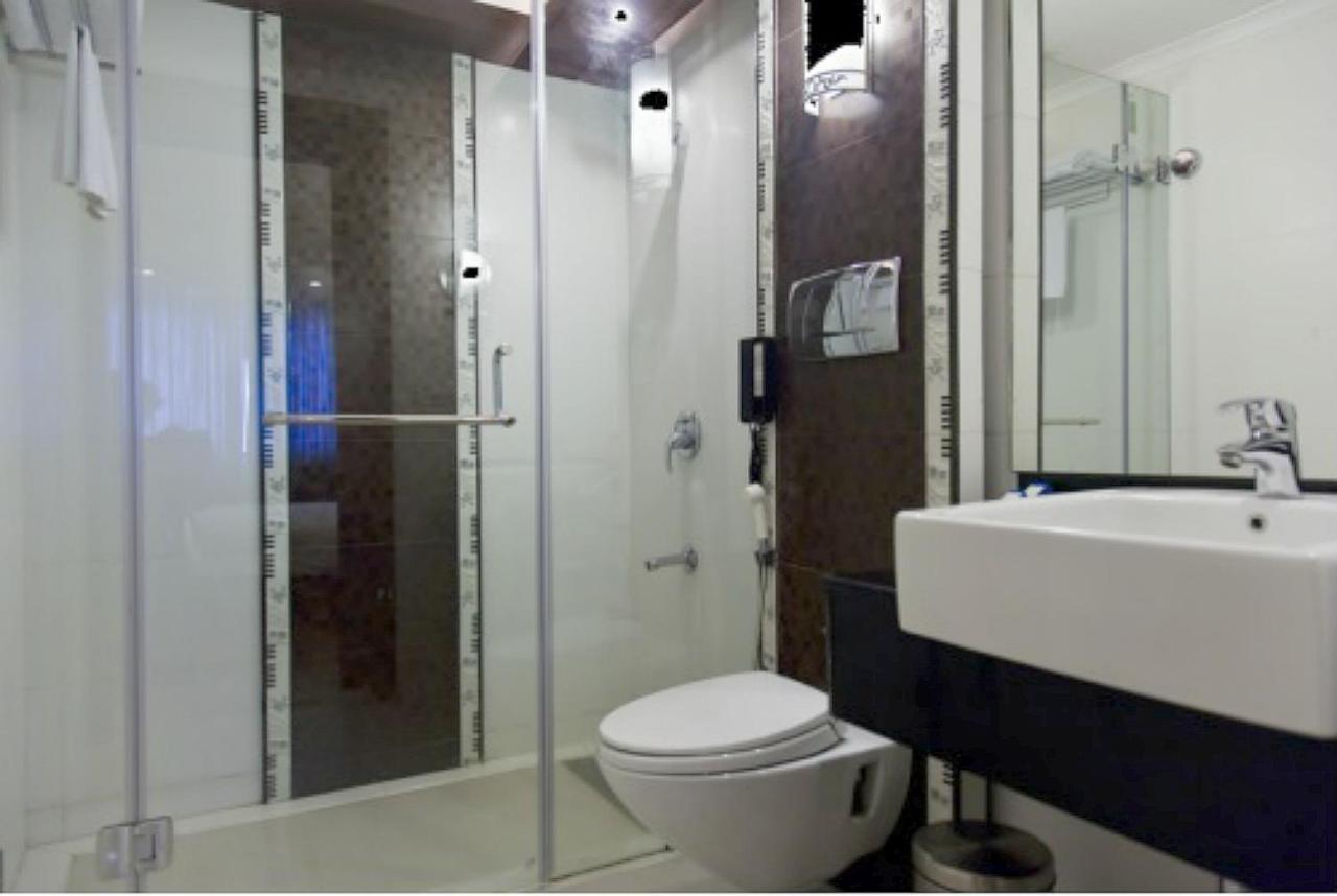 Windsor Rajadhani Hotel Thiruvananthapuram Extérieur photo