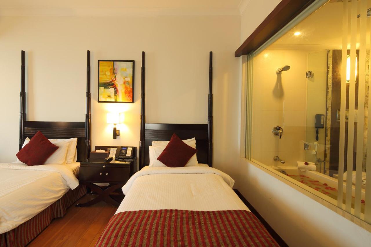 Windsor Rajadhani Hotel Thiruvananthapuram Extérieur photo